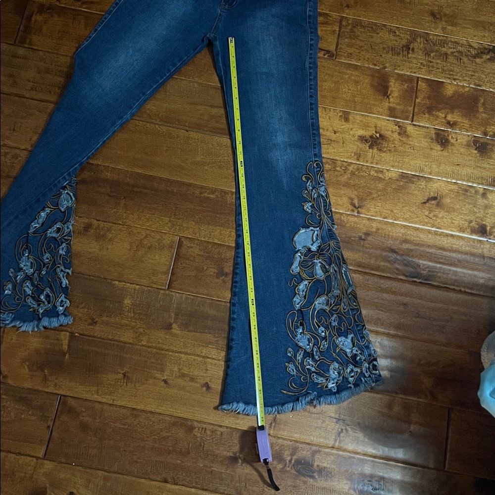 Embroidered Flare Jeans - Picture 5 of 6